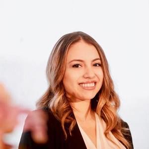 Meet your Posher, Estefany